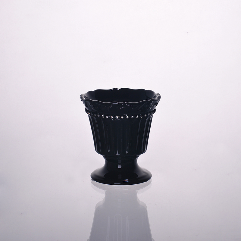 Soporte de cerámica esmalte negro vela con el taladro