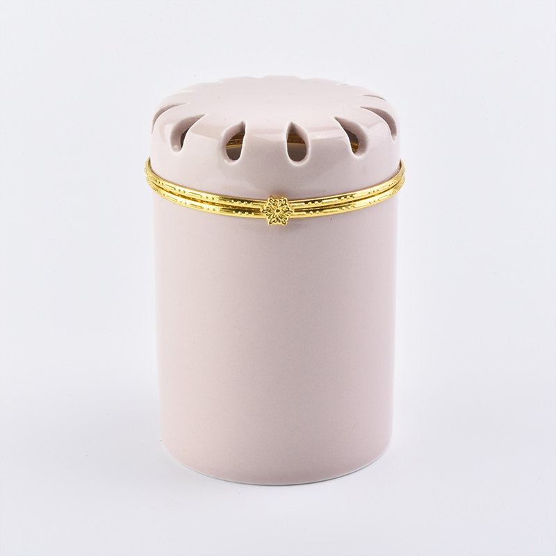 Ceramic candle jar with decorative lid