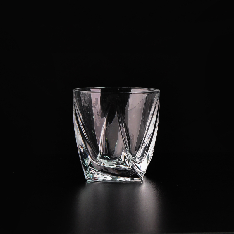 China Manufacture Thick Irregular Bottom Whiskey Glass Cup