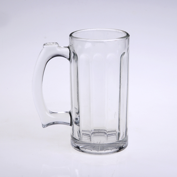 Clear glass tumbler beer mug