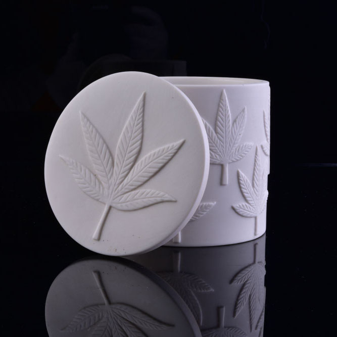 定制浮雕图案的白色带盖陶瓷蜡烛罐