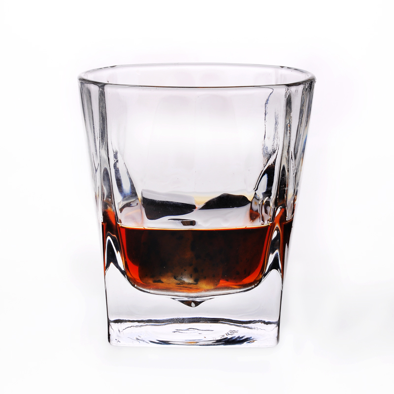 Bicchiere di whisky personalizzata con fondo quadro