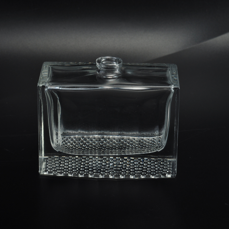 Botellas de perfume casero de cristal elegante y de buen gusto
