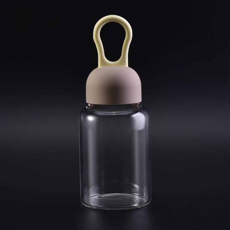 Стеклянная бутылка для воды с резиновой крышкой
