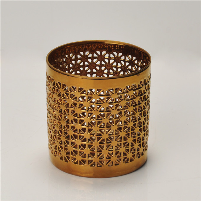 Dourado cilindro oco para fora do suporte de vela cerâmica