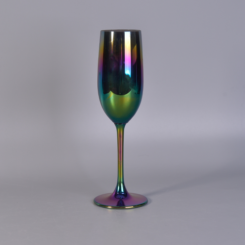 ゴージャスな虹色ガラスの杯