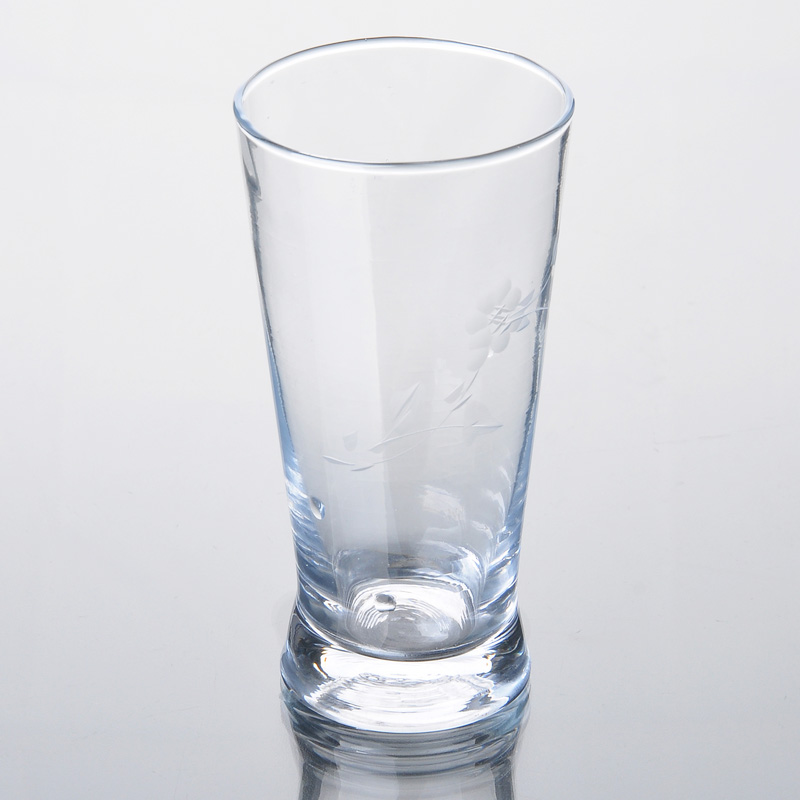 Alta de agua a largo y jugo vaso de cristal