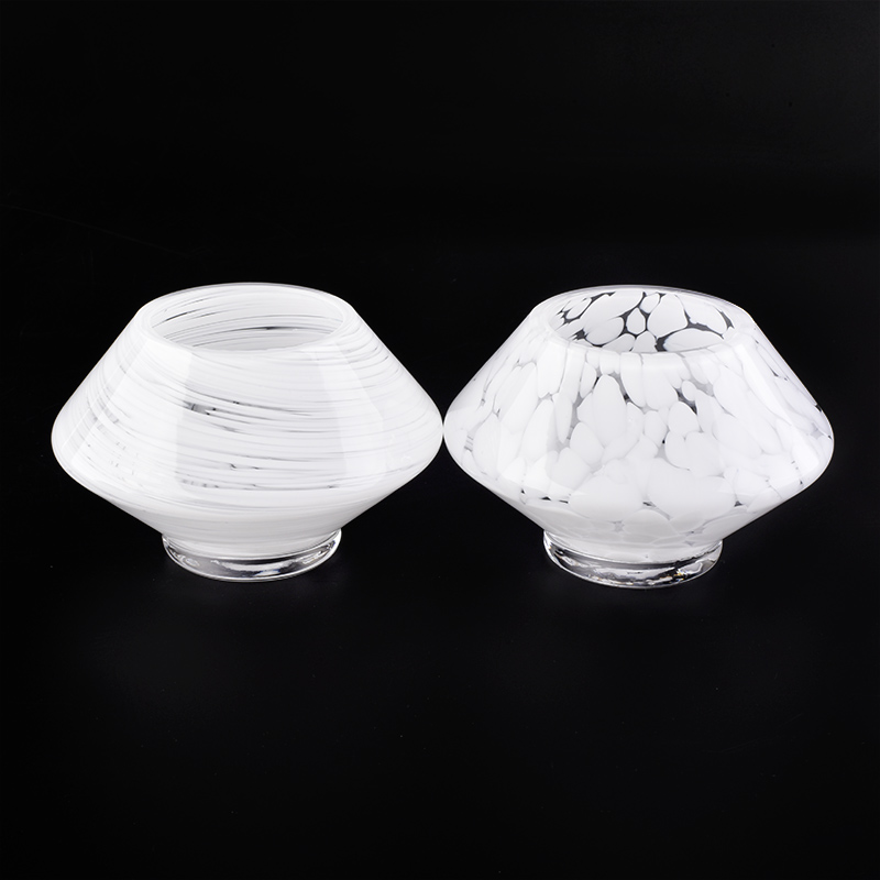 Handgefertigter Luxus gehäkelter weißer Kerzenhalter aus Glas