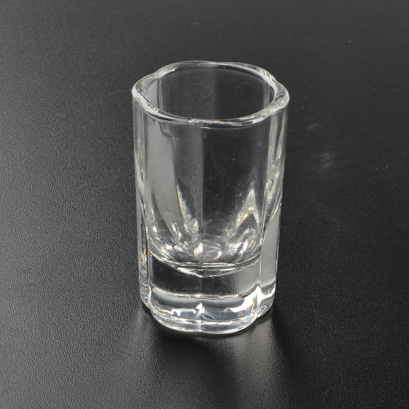 Длинное тело питьевой стакан напитка стеклянная чашка