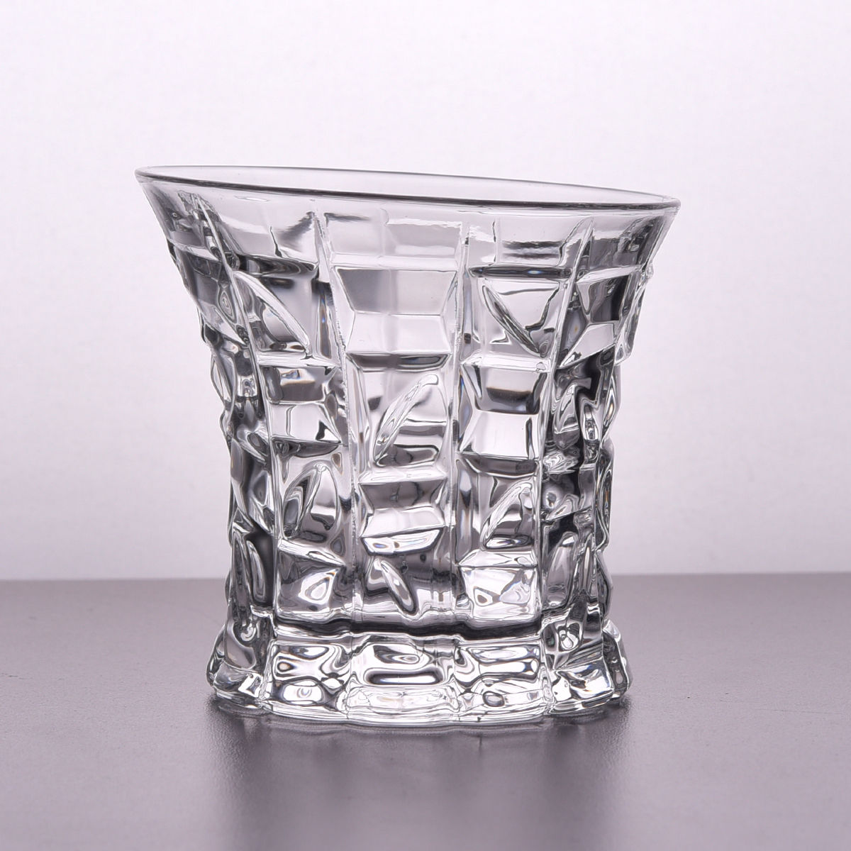 Zestaw luksusowych kryształowych szklanych whisky