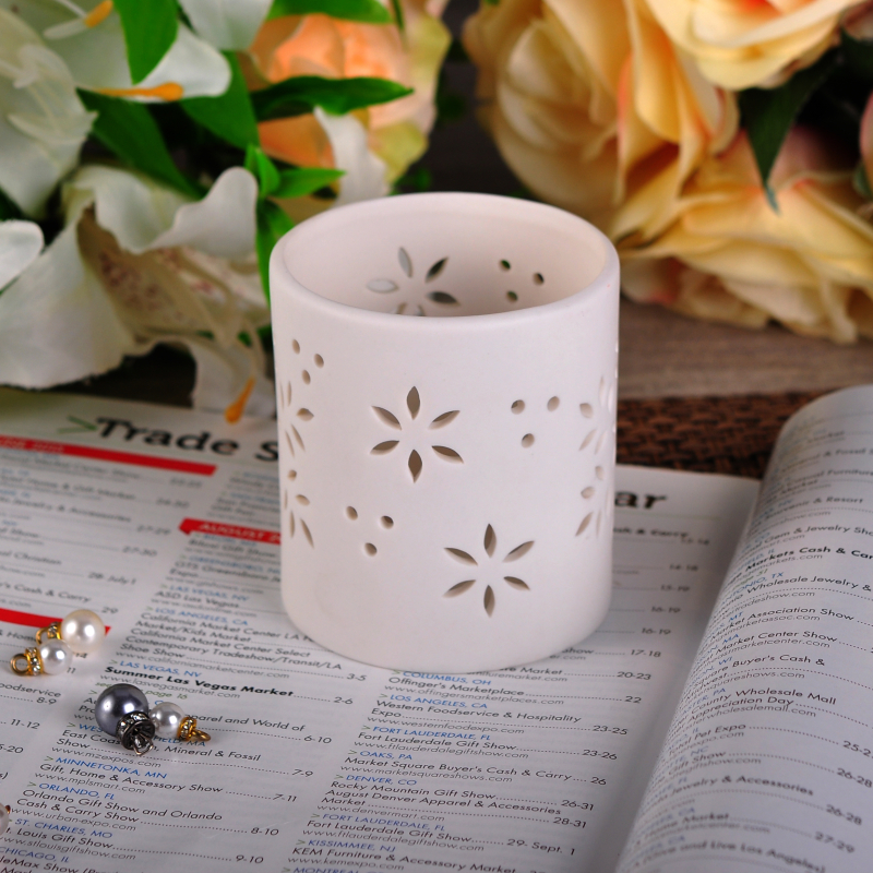 Matte White Keramik Teelichthalter mit durchbohrten Blatt-Muster