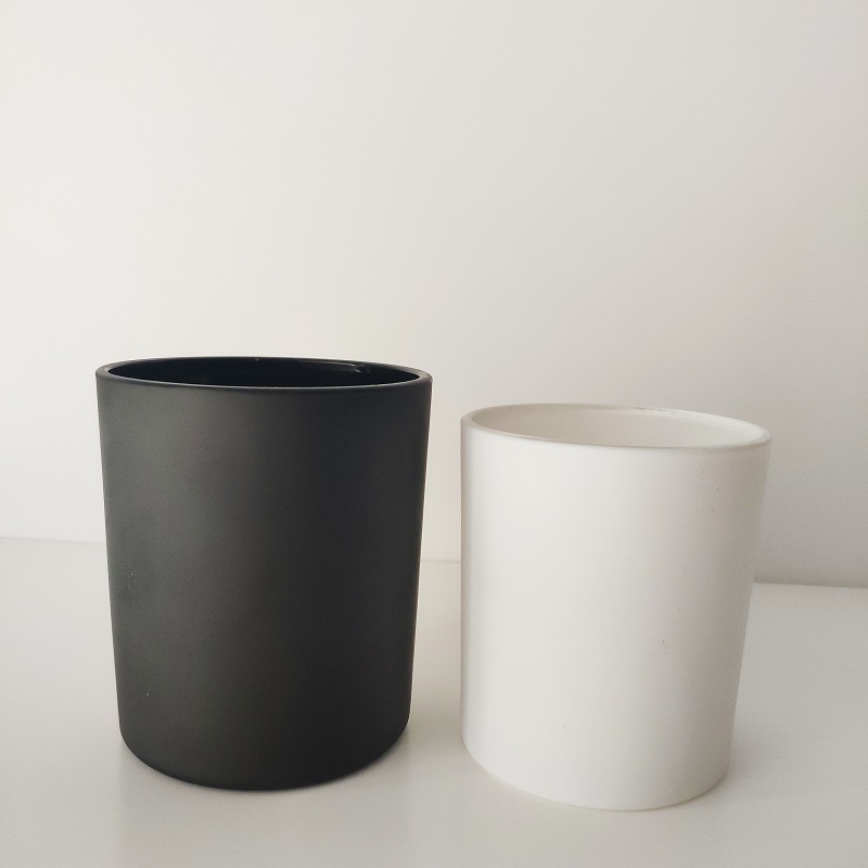 Matte black and matte white glass vessel for candle making