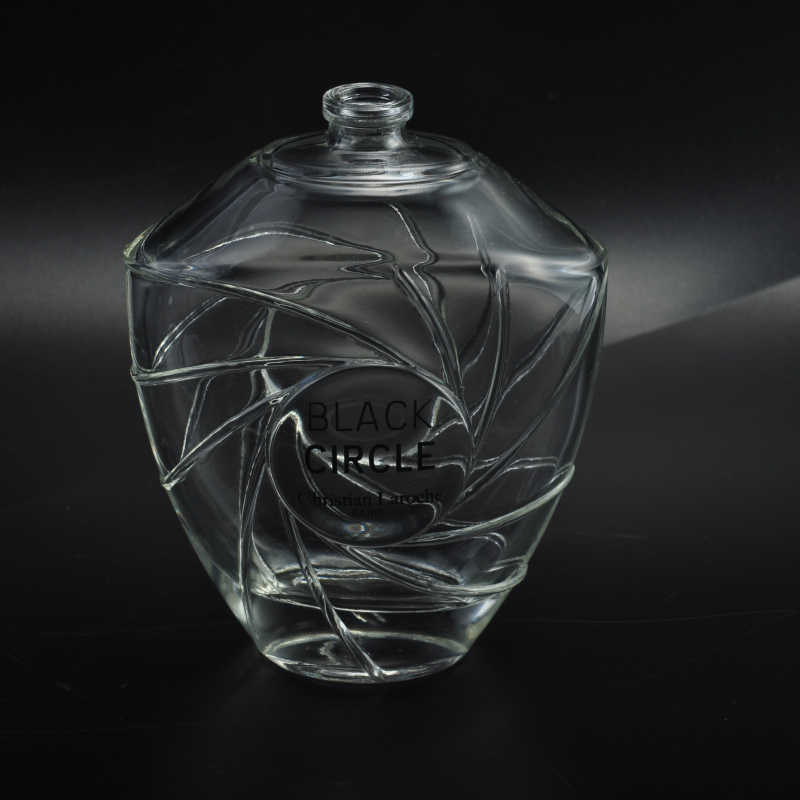 Nuove bottiglie di profumo di vetro di design