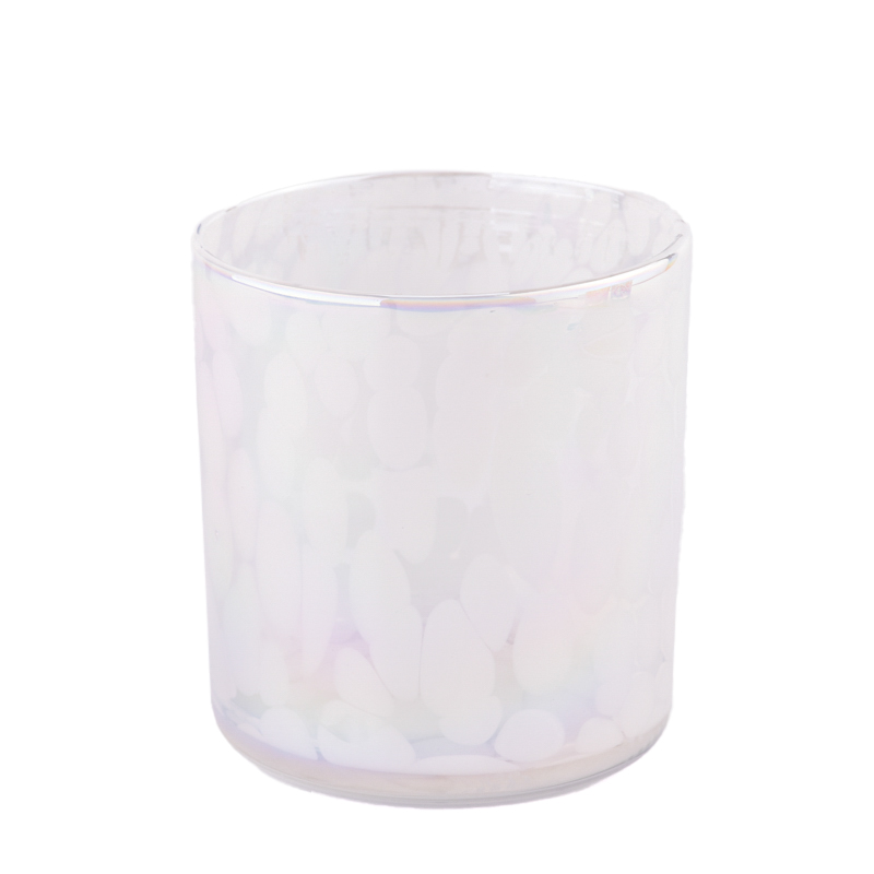 新的白色玻璃蜡烛罐，带有彩色镀蜡的蜡烛容器