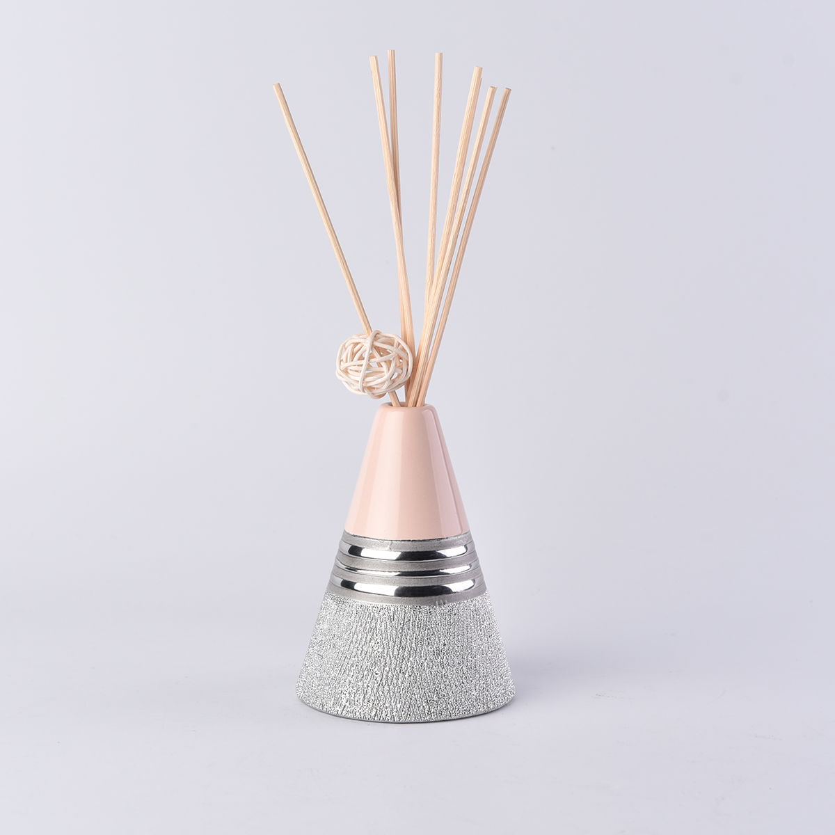 Diffuseur en céramique en forme de cône rose