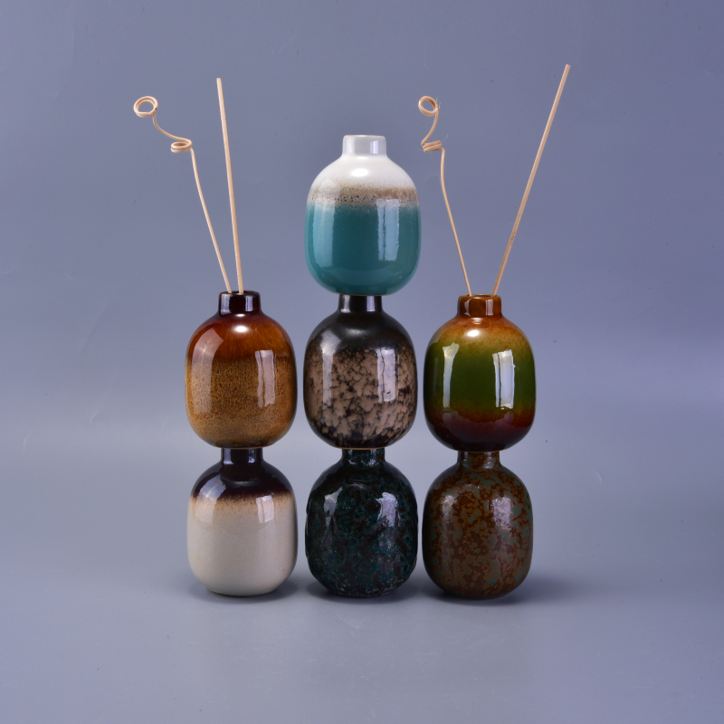 圆形陶瓷玻璃香精瓶与芦苇