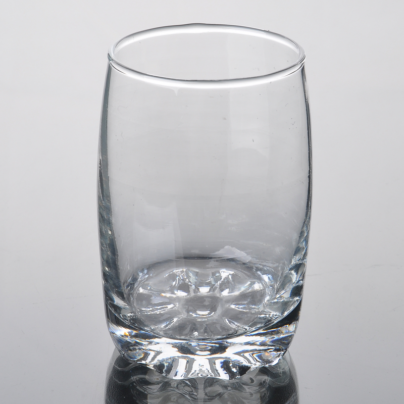 Sonnig Marke Wasser trinken Glastasse