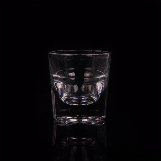厚度底部清晰透明的玻璃烛台杯