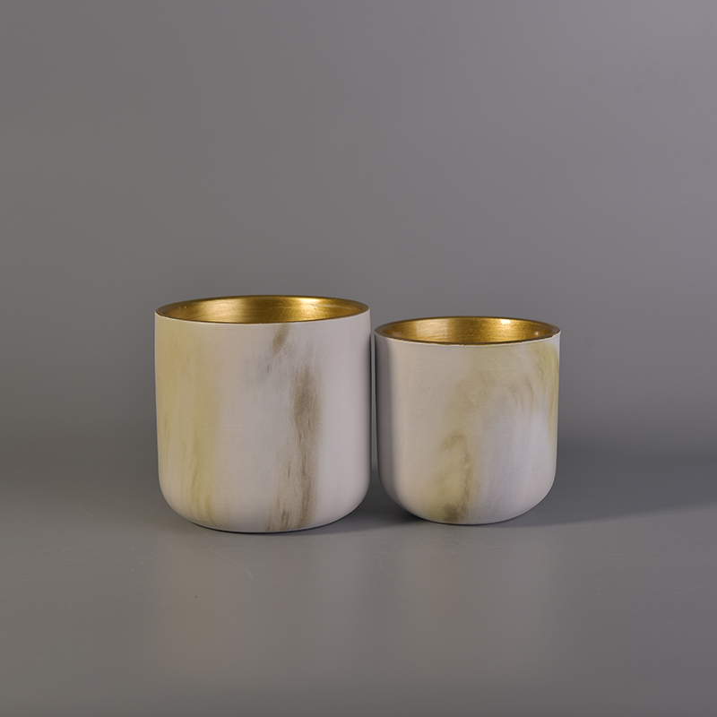 Transfira a impressão de recipientes cerâmicos de velas com pintura em ouro