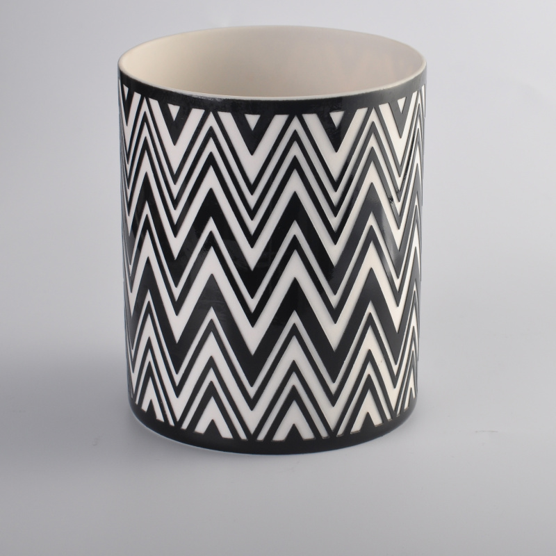 独特设计的黑色和白色浮雕图案陶瓷罐
