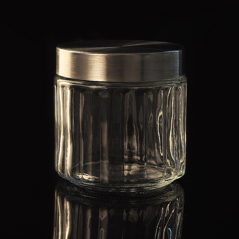 Vertical modelado jarra de vela de vidro com tampa de metal