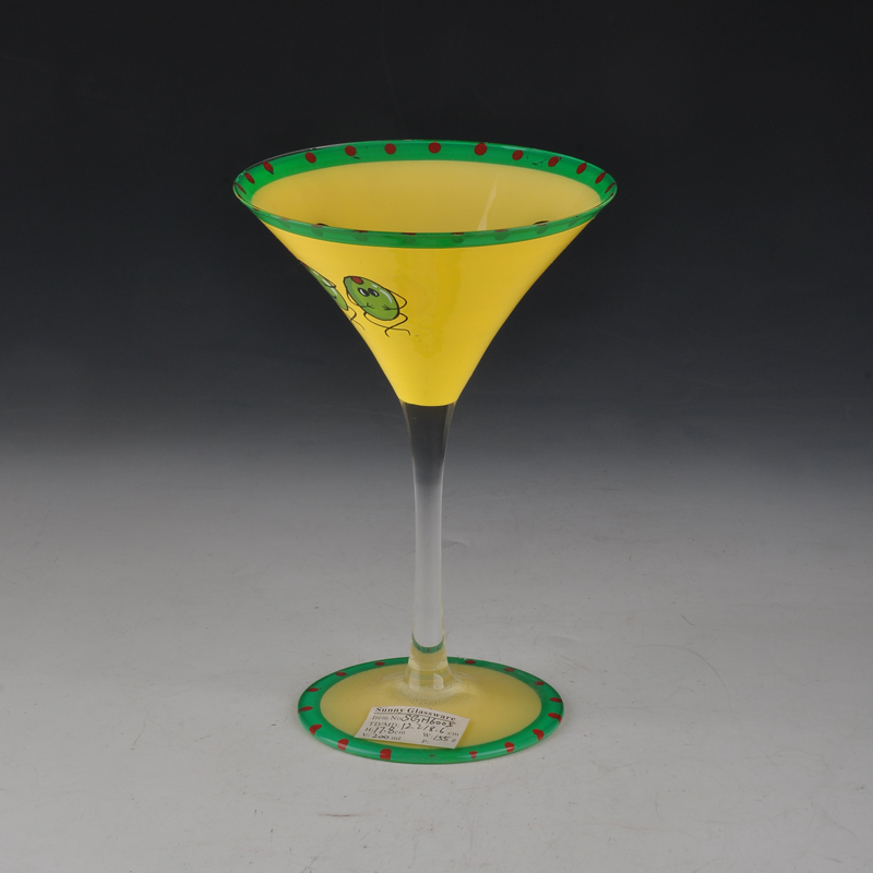 Taza de cristal pintada a mano de martini amarillo