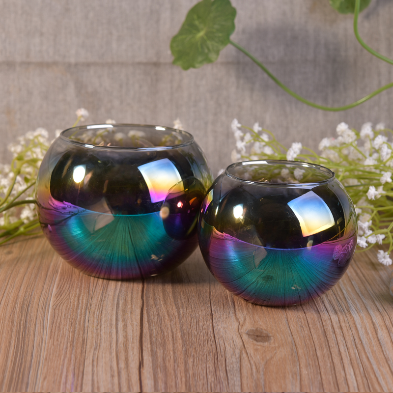 球形彩虹色装饰的灯笼状玻璃蜡烛罐