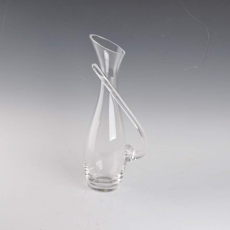 carafe en verre clair avec 1200 ml