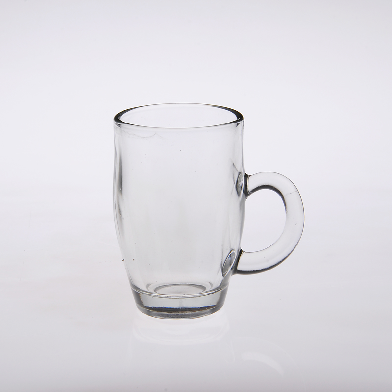 ビールのための透明なガラスマグカップ
