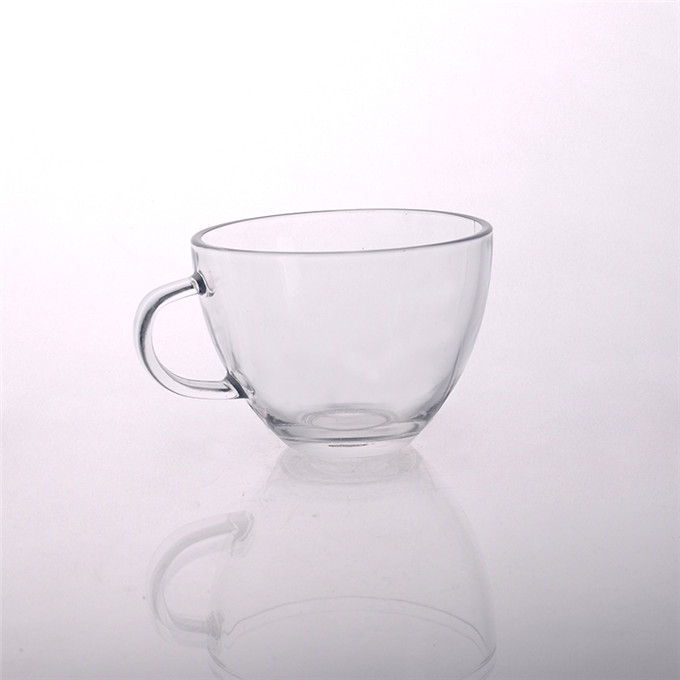 透明なガラスのティー、コーヒーマグ