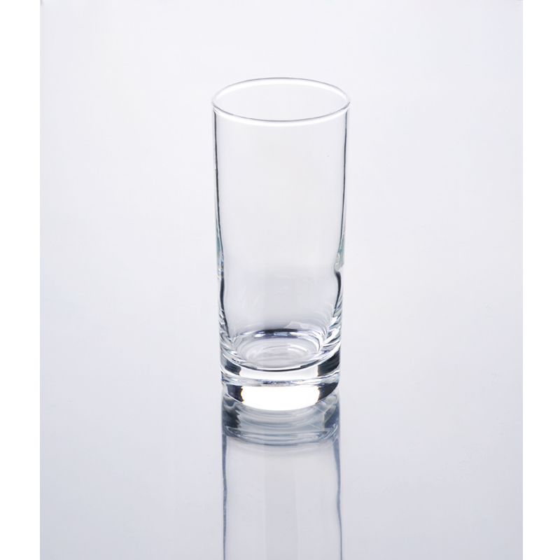 trasparente tazza di vetro highball