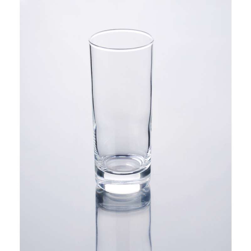 tazza di acqua di cristallo