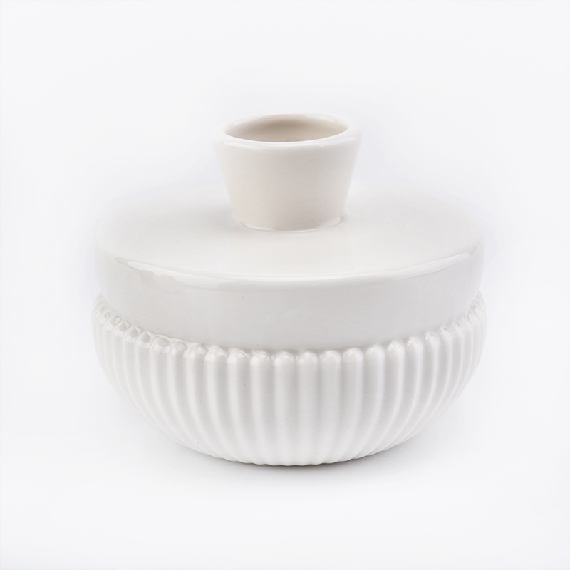 elegancka ceramiczna butelka z dyfuzorem w kolorze perłowym