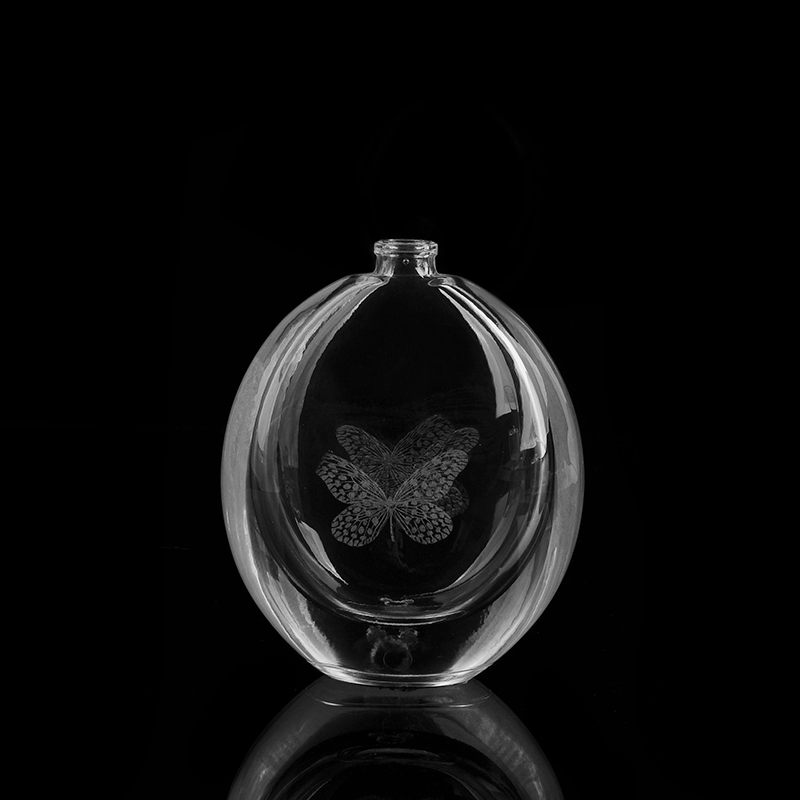 botella de perfume de cristal elegante corazón láser