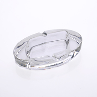 楕円形状のガラス灰皿