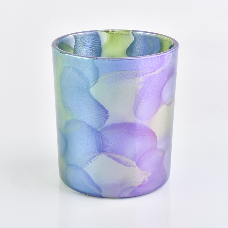 castiçal de vidro com pintura multicolorida