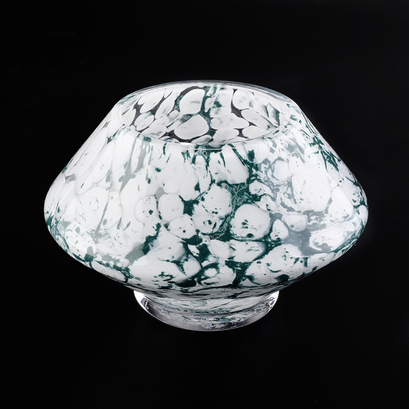 tarro de vela de cristal con un patrón verde único