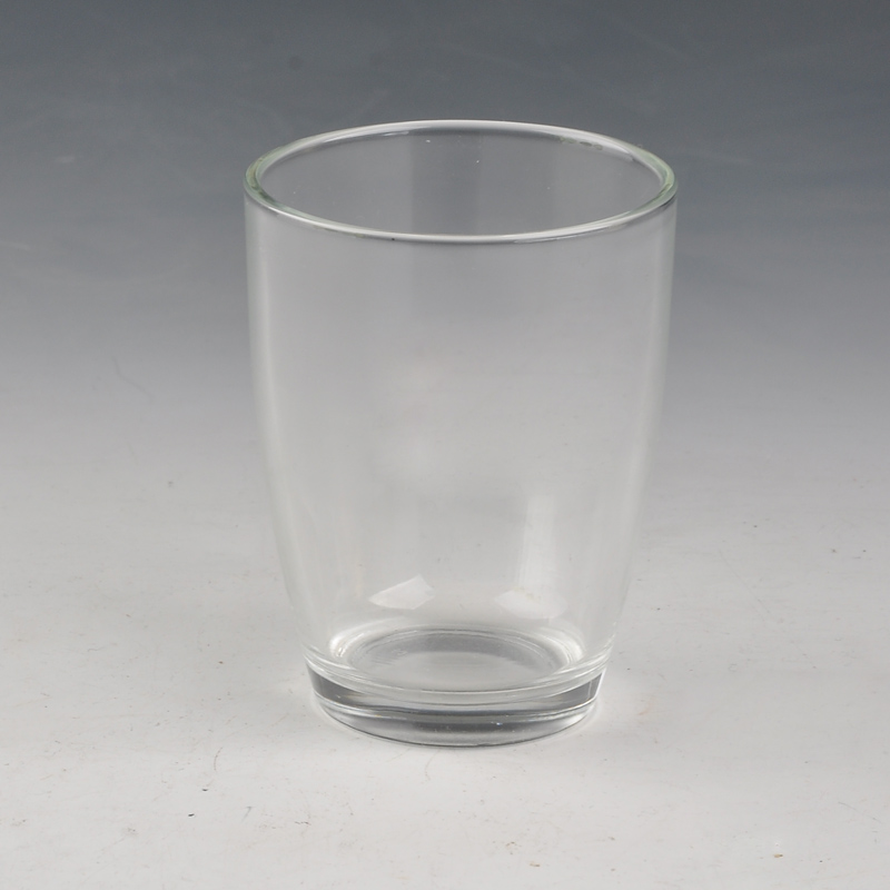 taza de jugo de vidrio