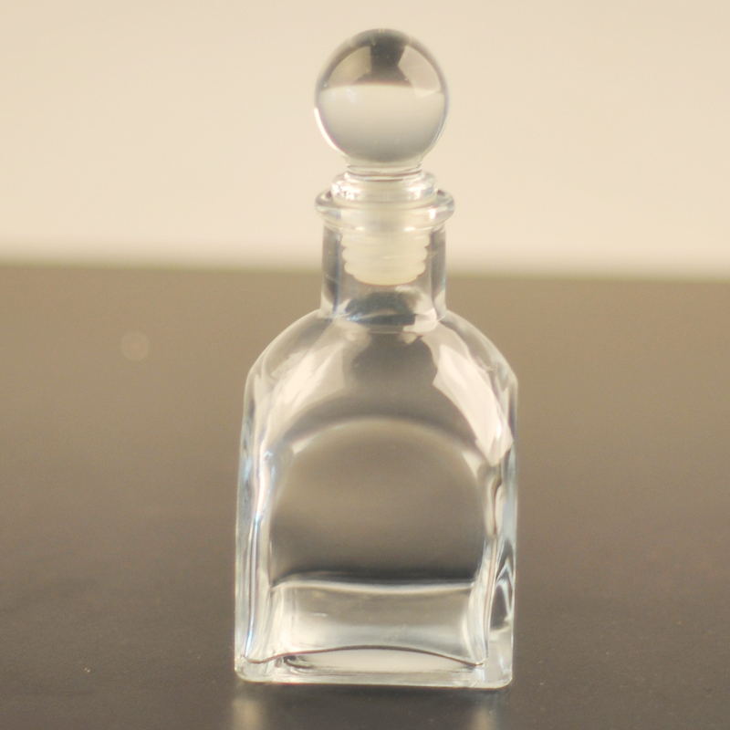 bottiglia di profumo di vetro con 145ml