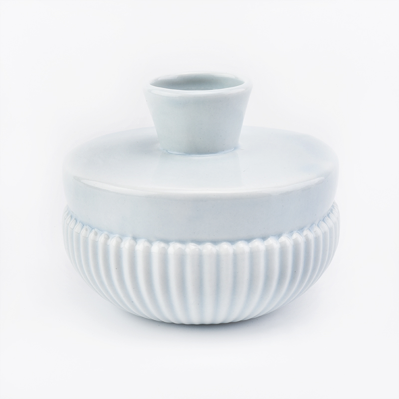 Hellblaue Keramik-Diffusorflasche mit rundem Boden