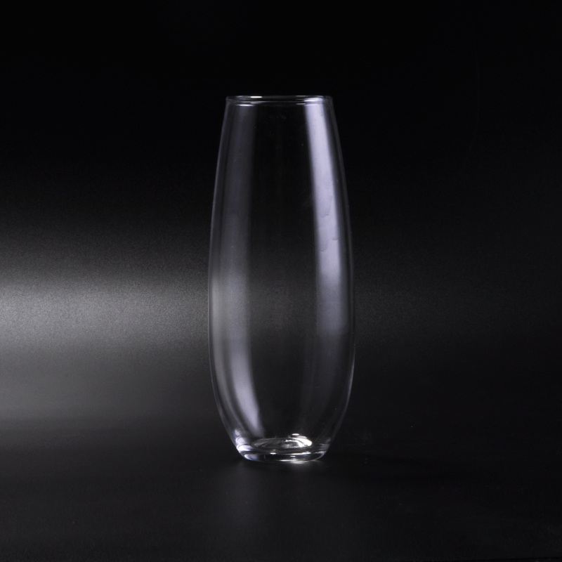 vaso de vidrio de agua de cuerpo largo