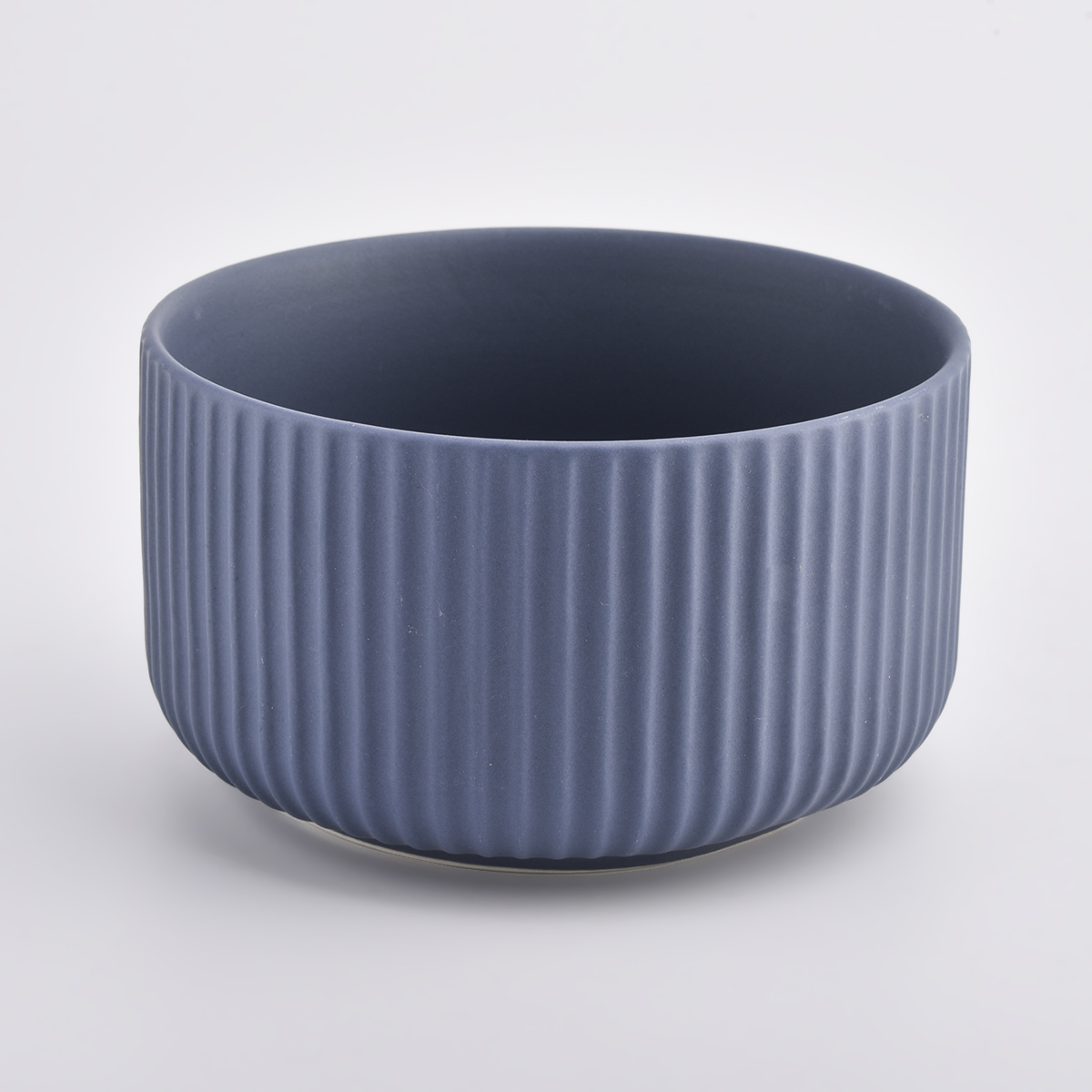 Contenitore di candele in ceramica blu opaco con linee