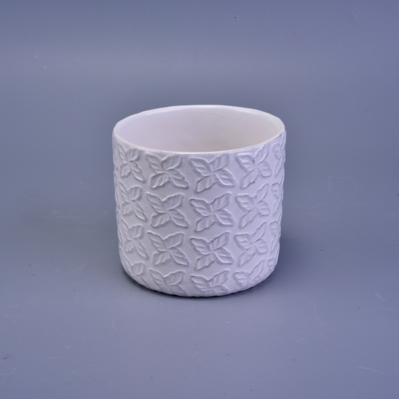 Portacandele in ceramica bianca opaca con motivo a rilievo