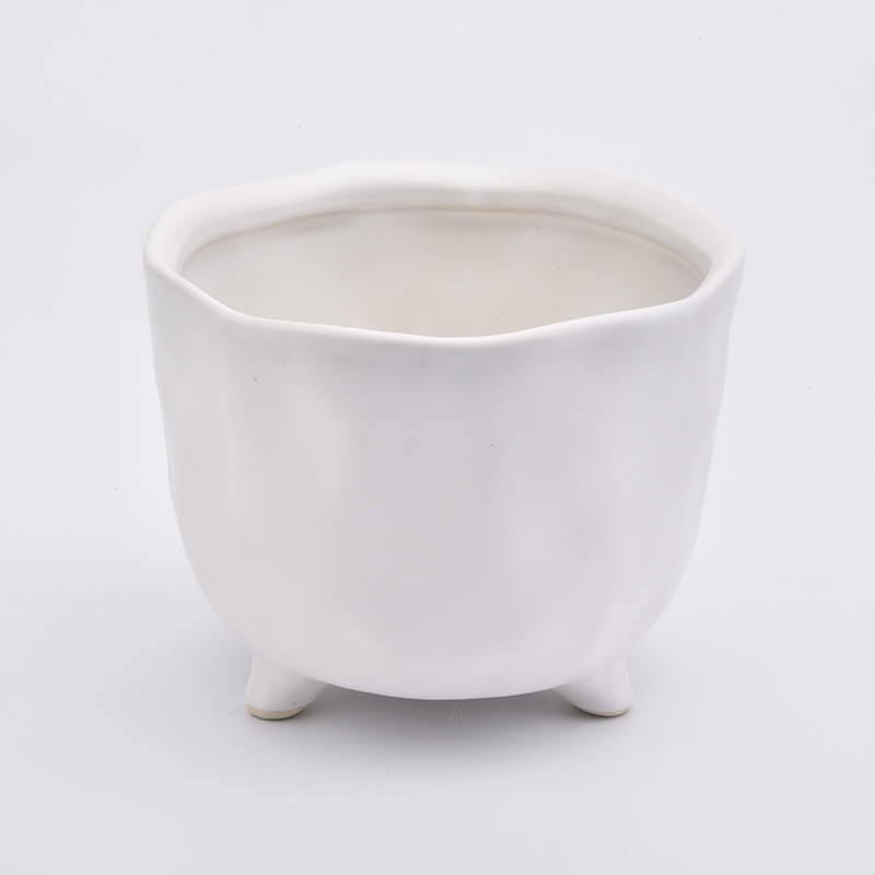 Vase à bougie en céramique blanche mate avec pieds
