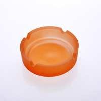 オレンジ色のガラス灰皿