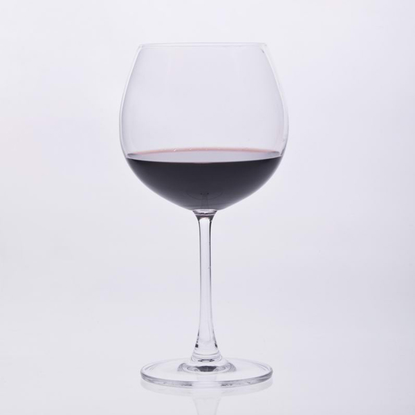 赤い幹ワイングラス