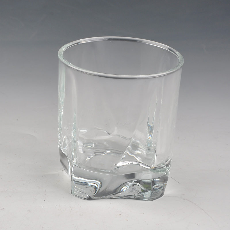 consumición de la suavidad el vaso de vidrio