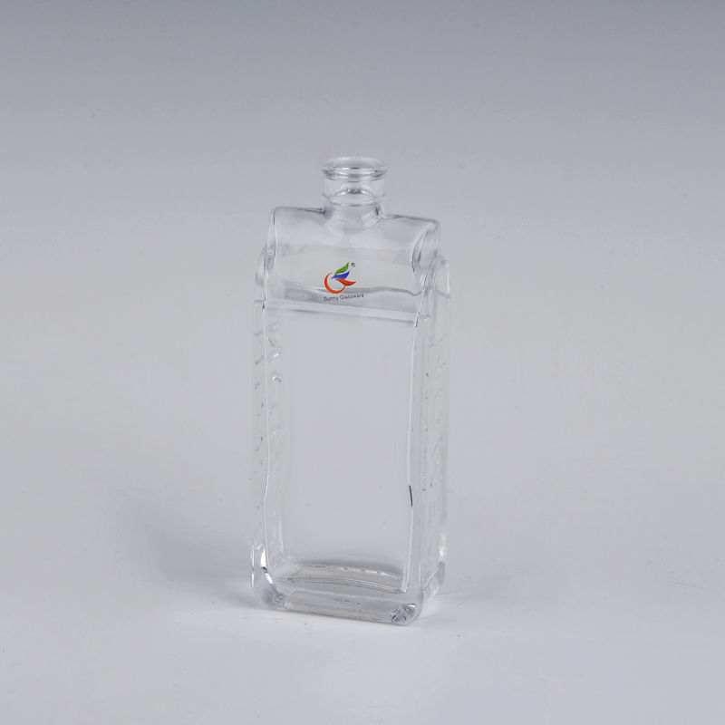 95ミリリットルの正方形ガラス香水瓶