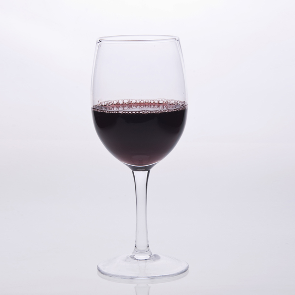 赤ワイングラスを脚付きグラス