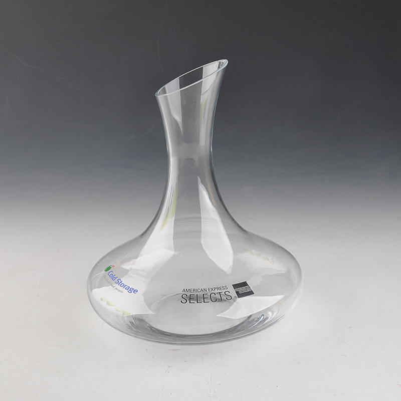 transparent glass decanter with 1768ml